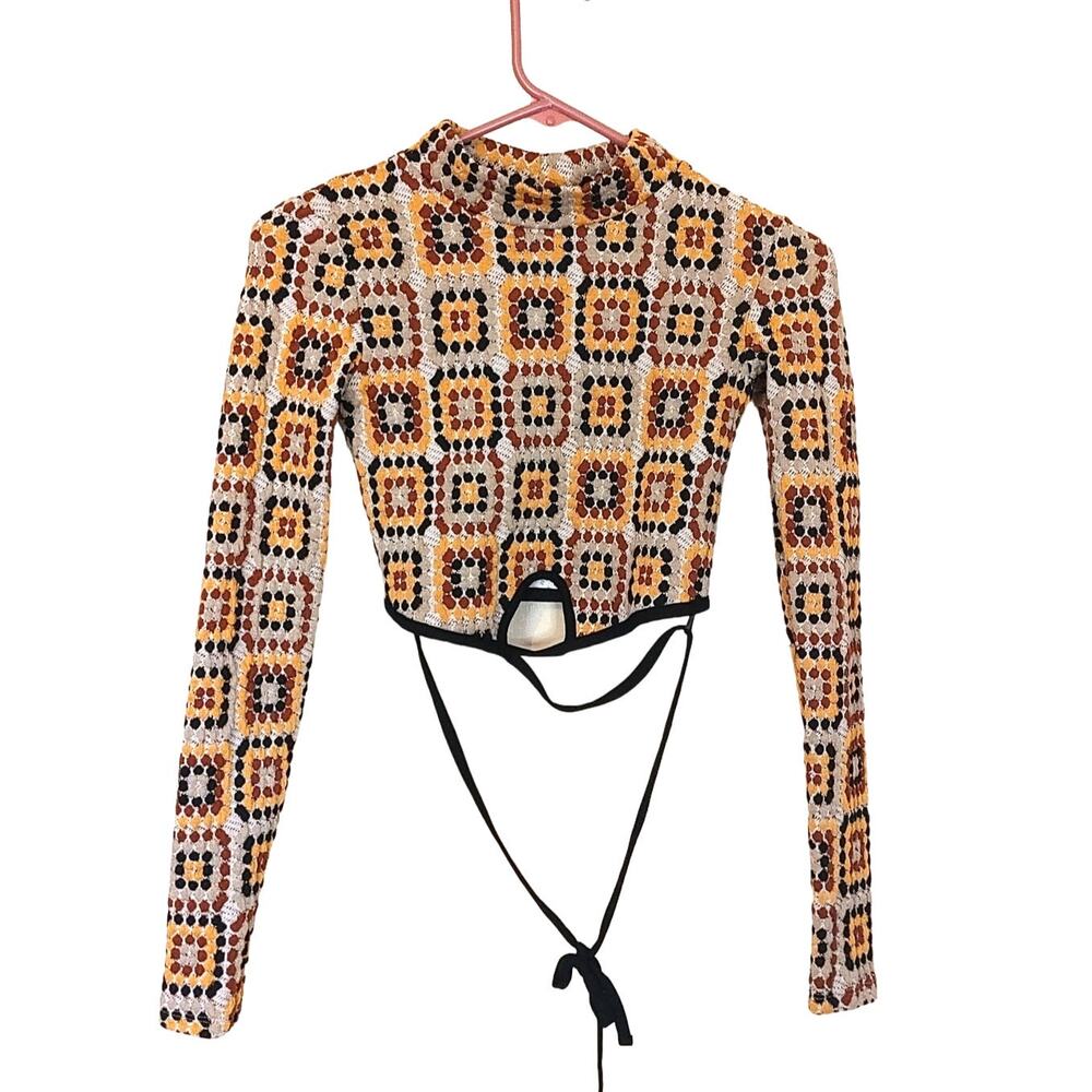 Bershka Festival NWT NEW Size Extra Small XS Long Sleeve Crop Concert Top